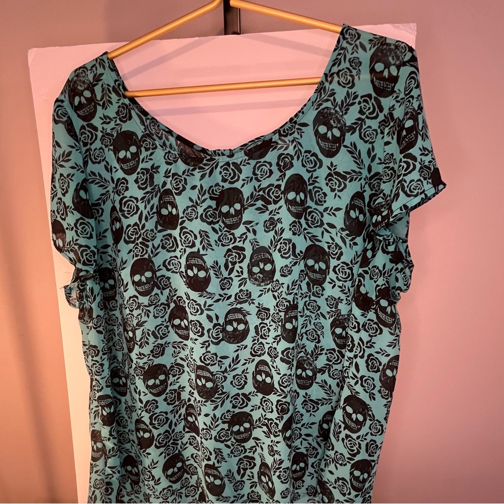 Teal Torrid Skull Shirt - Size 2 (18/20)